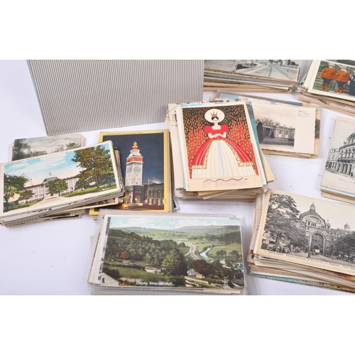 523 - A large collection of Edwardian and later 20th century postcards and greetings cards to include hand... 