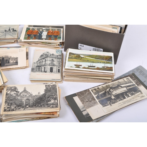 523 - A large collection of Edwardian and later 20th century postcards and greetings cards to include hand... 