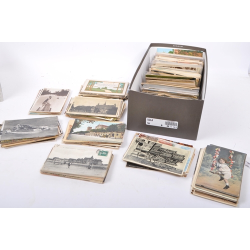 523 - A large collection of Edwardian and later 20th century postcards and greetings cards to include hand... 