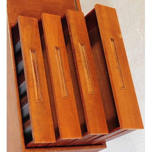 601 - Meredew Furniture - A vintage 20th century teak wood sideboard credenza. Of rectangular shape with a... 