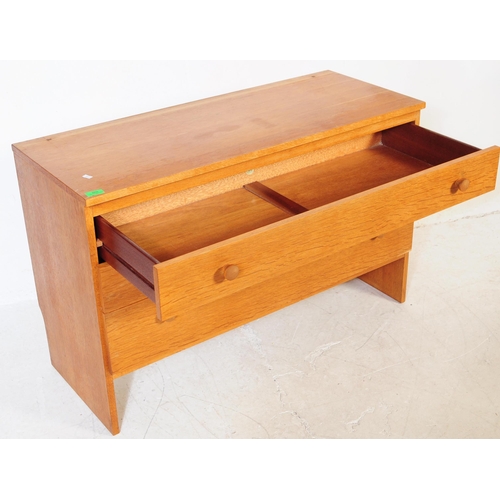 609 - Meredew - A mid 20th century circa 1960s light oak chest of drawers. The chest of drawers having a b... 
