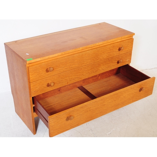 609 - Meredew - A mid 20th century circa 1960s light oak chest of drawers. The chest of drawers having a b... 