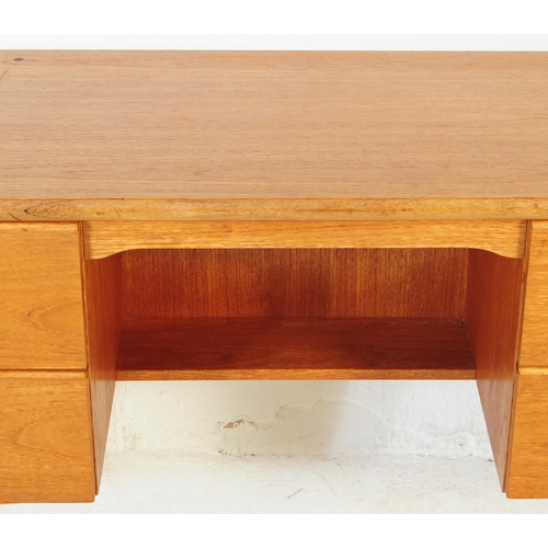 623 - Stonehill - A retro mid 20th century light oak kneehole desk. The desk having central kneehole flank... 