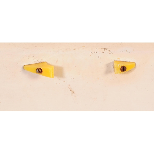 629 - Shefco - A vintage mid 20th century circa 1960s white larder / kitchen unit cabinet. The cabinet hav... 