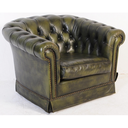 669 - A late 20th century button backed three seater sofa settee couch with arm chair in a chesterfield st... 