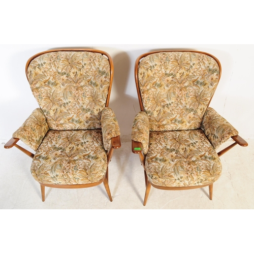 690 - Ercol - Model 1913 - Evergreen - A pair of mid 20th century circa 1960s blonde elm Ercol range 1913 ... 