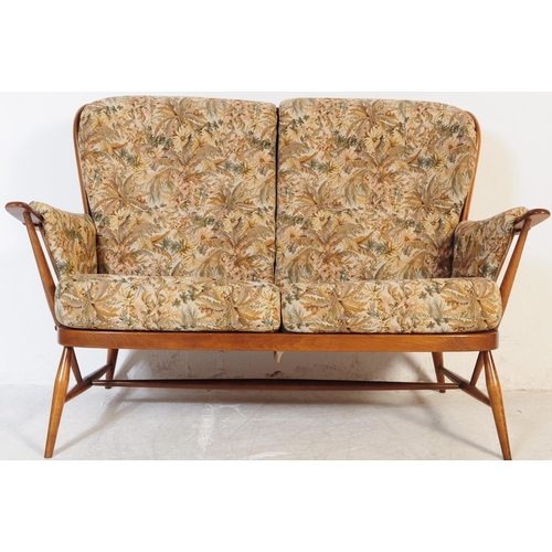 692 - Ercol - Model 1913 - Evergreen - A mid 20th century circa 1960s blond elm Ercol Evergreen sofa sette... 