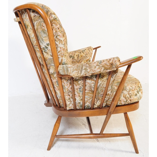 692 - Ercol - Model 1913 - Evergreen - A mid 20th century circa 1960s blond elm Ercol Evergreen sofa sette... 