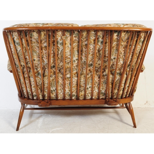 692 - Ercol - Model 1913 - Evergreen - A mid 20th century circa 1960s blond elm Ercol Evergreen sofa sette... 