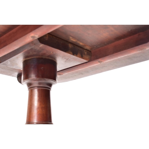 121 - A late 18th century George III solid mahogany tilt top pedestal table. Raised on  splayed legs with ... 