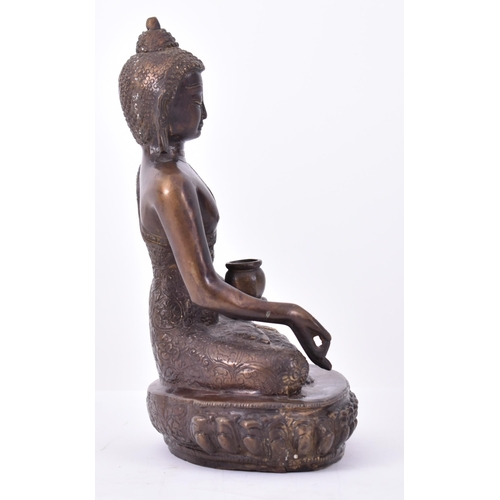 171 - A 20th century Chinese / Tibetan / Nepalese heavy bronze seated Buddha/Shakyamuni figurine. The figu... 