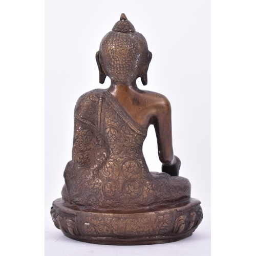 171 - A 20th century Chinese / Tibetan / Nepalese heavy bronze seated Buddha/Shakyamuni figurine. The figu... 