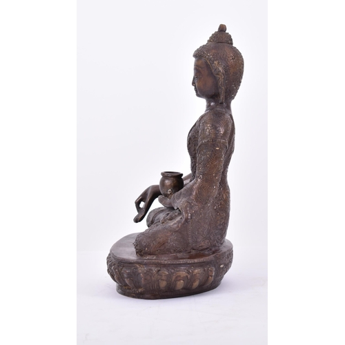 171 - A 20th century Chinese / Tibetan / Nepalese heavy bronze seated Buddha/Shakyamuni figurine. The figu... 