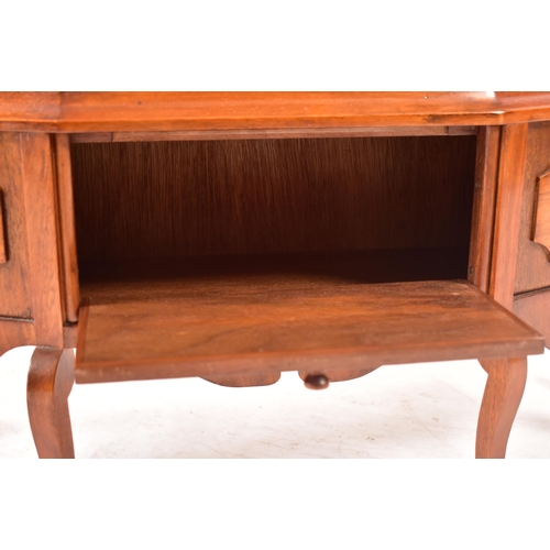 190 - An early 20th century mahogany and satinwood apprentice / salesman piece display cabinet. The cabine... 