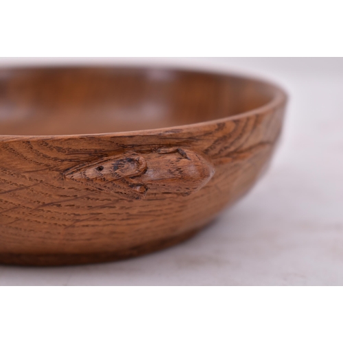 25 - A 20th century original Robert ' Mouseman ' Thompson of Kilburn pedestal bowl. The hand carved bowl ... 