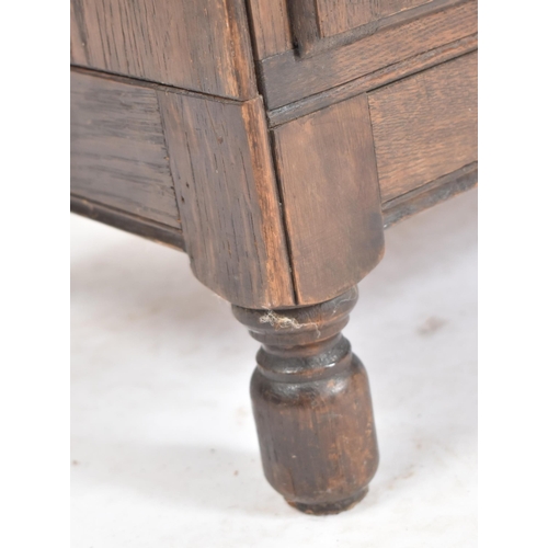 278 - In the manner of Globe Wernicke - An early 20th century circa 1920s oak breakfront stacking library ... 