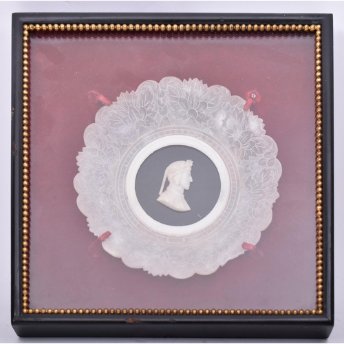 379 - A mid - late 19th century Victorian Grand Tour alabaster cameo plaque featuring a central depiction ... 