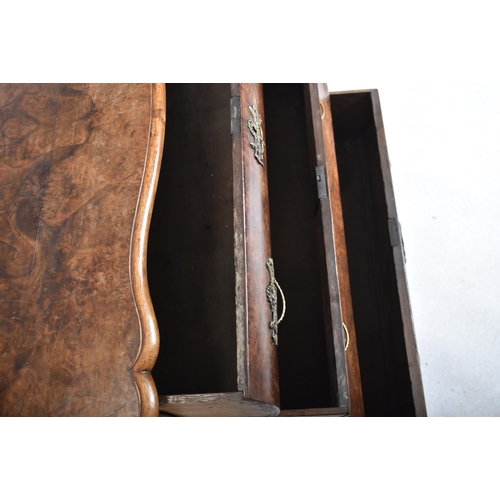 390 - A Baroque 19th century Dutch burr walnut serpentine front chest of drawers / commode. The chest havi... 