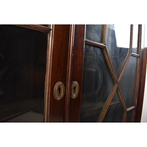 391 - An early 20th century Edwardian mahogany bookcase cabinet in the Chippendale taste. The bookcase hav... 