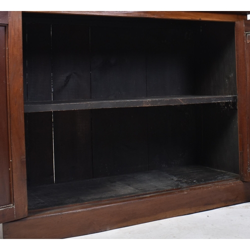 391 - An early 20th century Edwardian mahogany bookcase cabinet in the Chippendale taste. The bookcase hav... 