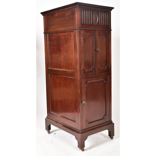 481 - An Edwardian mahogany cased The Gramophone Co. Ltd. 'Exhibition' pedestal gramophone. The case havin... 