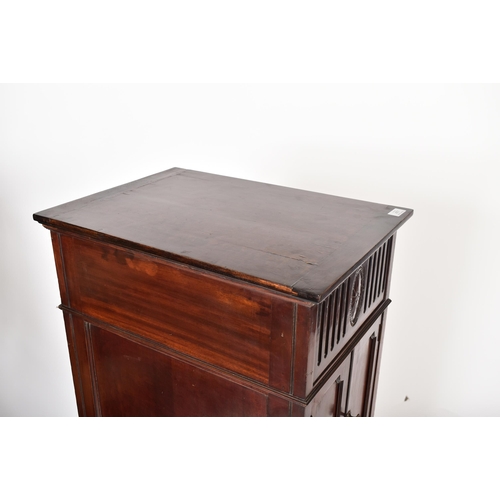 481 - An Edwardian mahogany cased The Gramophone Co. Ltd. 'Exhibition' pedestal gramophone. The case havin... 