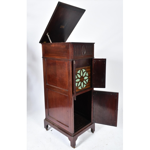 481 - An Edwardian mahogany cased The Gramophone Co. Ltd. 'Exhibition' pedestal gramophone. The case havin... 