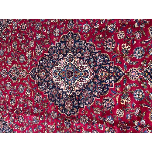 194 - An early 20th century Central Persian Islamic signed Kashan floor carpet rug. The rug having graduat... 