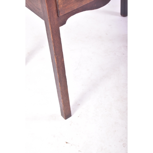 415 - A 18th century George III mahogany lowboy writing table desk. Raised on squared legs with a series o... 