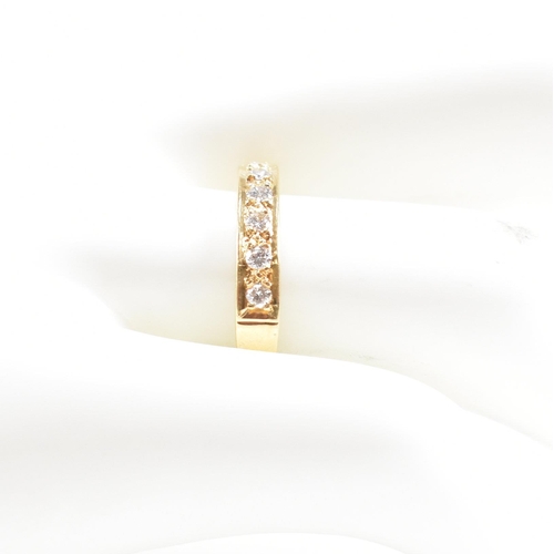 100 - A hallmarked 18ct gold and diamond seven stone ring. Estimated diamond weight 0.30ct. Hallmarked Lon... 