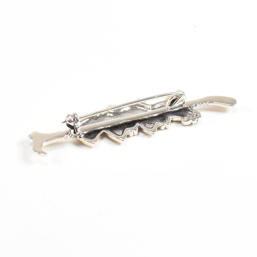 107 - A contemporary Sterling silver horse brooch. Equestrian interest. Stamped Sterling. Weight approx 6.... 