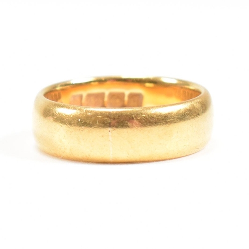 122 - A hallmarked 22ct gold band ring. The antique ring hallmarked Birmingham 1915. Weight8.2g. Size M. A... 