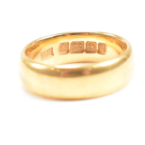 122 - A hallmarked 22ct gold band ring. The antique ring hallmarked Birmingham 1915. Weight8.2g. Size M. A... 