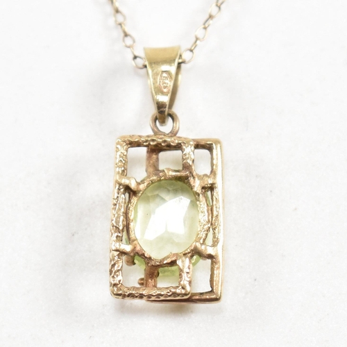 129 - A hallmarked 9ct gold and synthetic spinel pendant necklace. The necklace strung with a brutalist st... 