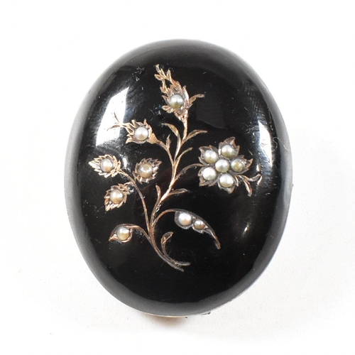 139 - 19th century enamel and pearl mourning brooch pin. Weight 8.85g. Measures 3.3cm. All weights, measur... 