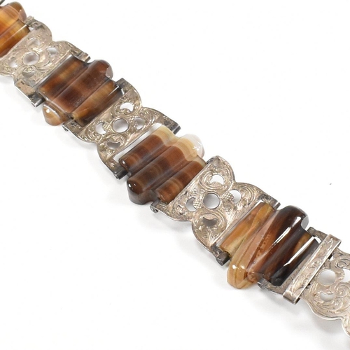 143 - 19th century silver Victorian agate buckle bracelet. Measures 24cm. AF tip missing. Weight 38g. All ... 