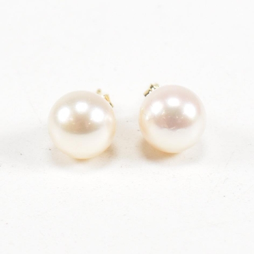 149 - A hallmarked 18ct gold and cultured pearl necklace and earring suite. Hallmarked 18ct gold. Weight 3... 