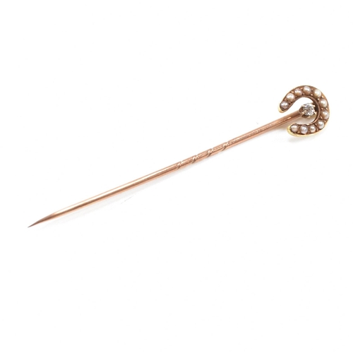 15 - A cased early 20th century gold, pearl and diamond horseshoe stick pin. Case for George Wells Hampst... 