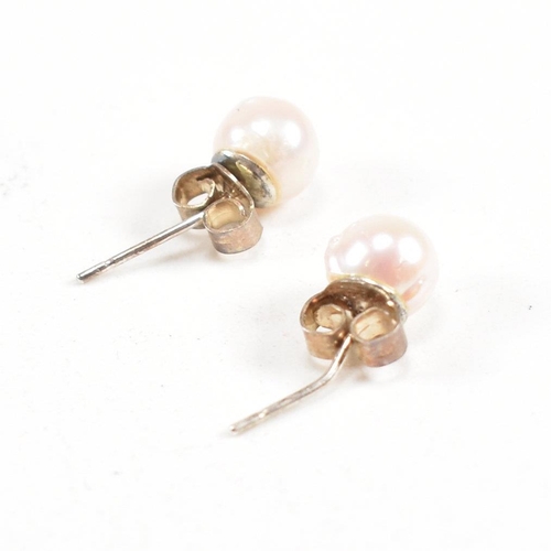 153 - A pair of freshwater pearl and 925 silver earrings. Weight approx 0.7g. Measures approx 0.5cm. All w... 