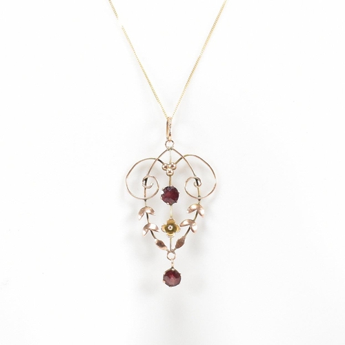 163 - A 9ct gold Art Nouveau pendant necklace. The modern chain strung with an Art Nouveau pendant.  The p... 