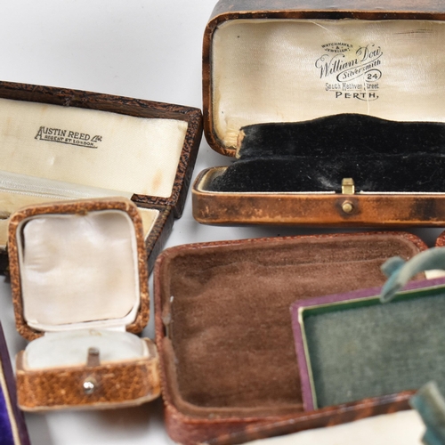 190 - A collection of assorted jewellery boxes. The boxes to include Mappin & Webb,  The Goldsmith and Sil... 