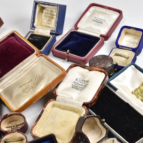 190 - A collection of assorted jewellery boxes. The boxes to include Mappin & Webb,  The Goldsmith and Sil... 