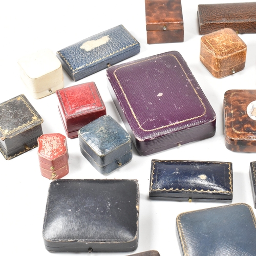 190 - A collection of assorted jewellery boxes. The boxes to include Mappin & Webb,  The Goldsmith and Sil... 