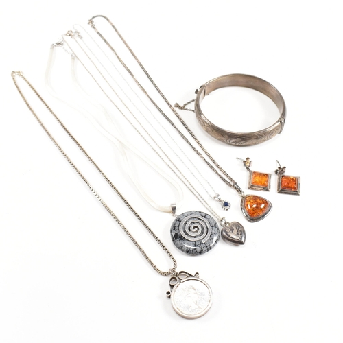 208 - An assortment of silver and gem set jewellery. The jewellery to include a pair of amber earrings and... 