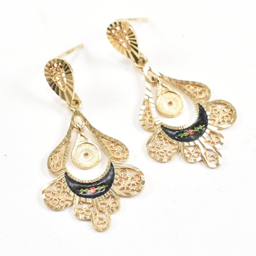 278 - A pair of hallmarked 9ct gold enamel pendant earrings. Weight 2.5g. Measures 3.5cm. All weights, mea... 