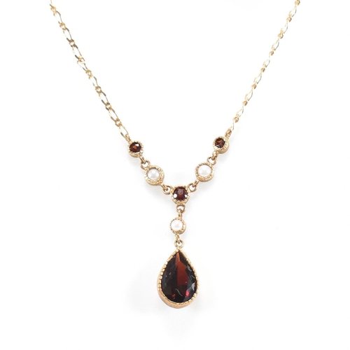 285 - A hallmarked 9ct gold garnet and pearl pendant necklace.  Weight 2.7g. Measures 40cm plus pendant 2.... 