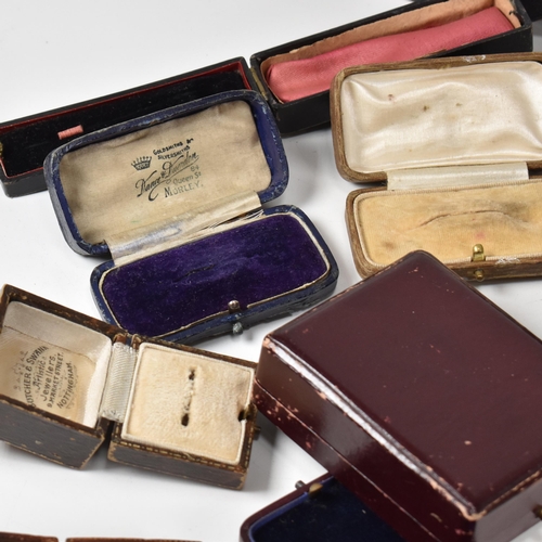 29 - A collection of assorted jewellery boxes. The boxes to include Charles Packer & Co, James Low, Edwar... 