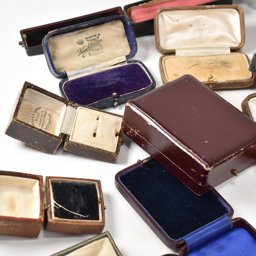 29 - A collection of assorted jewellery boxes. The boxes to include Charles Packer & Co, James Low, Edwar... 