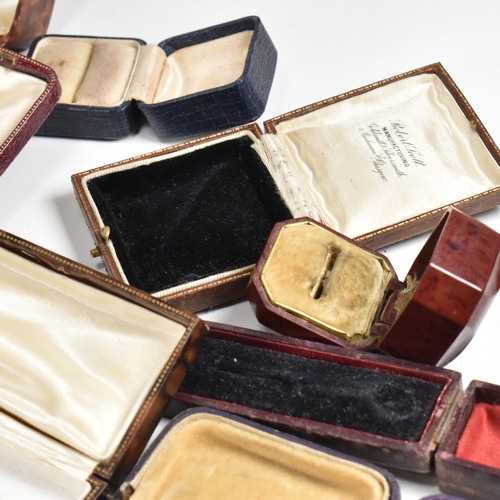 29 - A collection of assorted jewellery boxes. The boxes to include Charles Packer & Co, James Low, Edwar... 