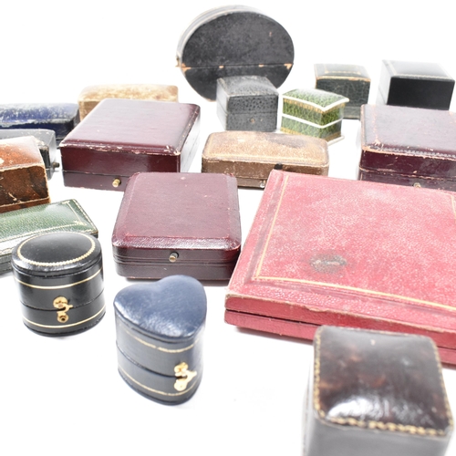 29 - A collection of assorted jewellery boxes. The boxes to include Charles Packer & Co, James Low, Edwar... 